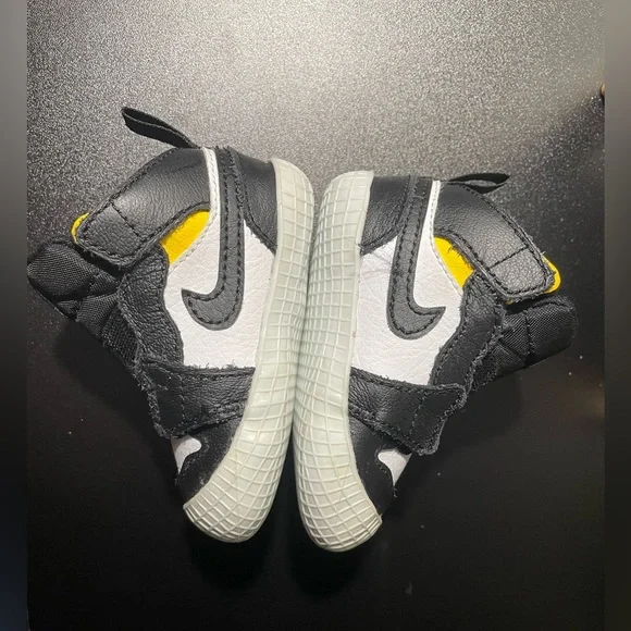 Size 3c never worn brand new , Nikes size 4c worn once  Size 3c worn once display picture 1